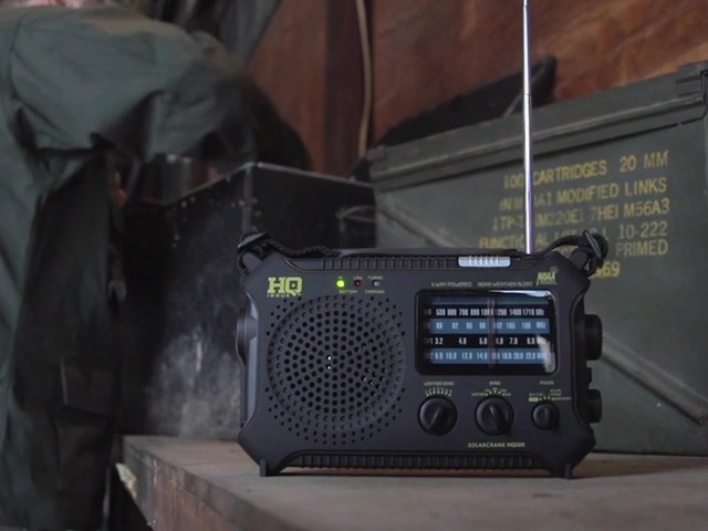 HQ ISSUE Multi-Band Solar/Dynamo Radio - image 9 from the video